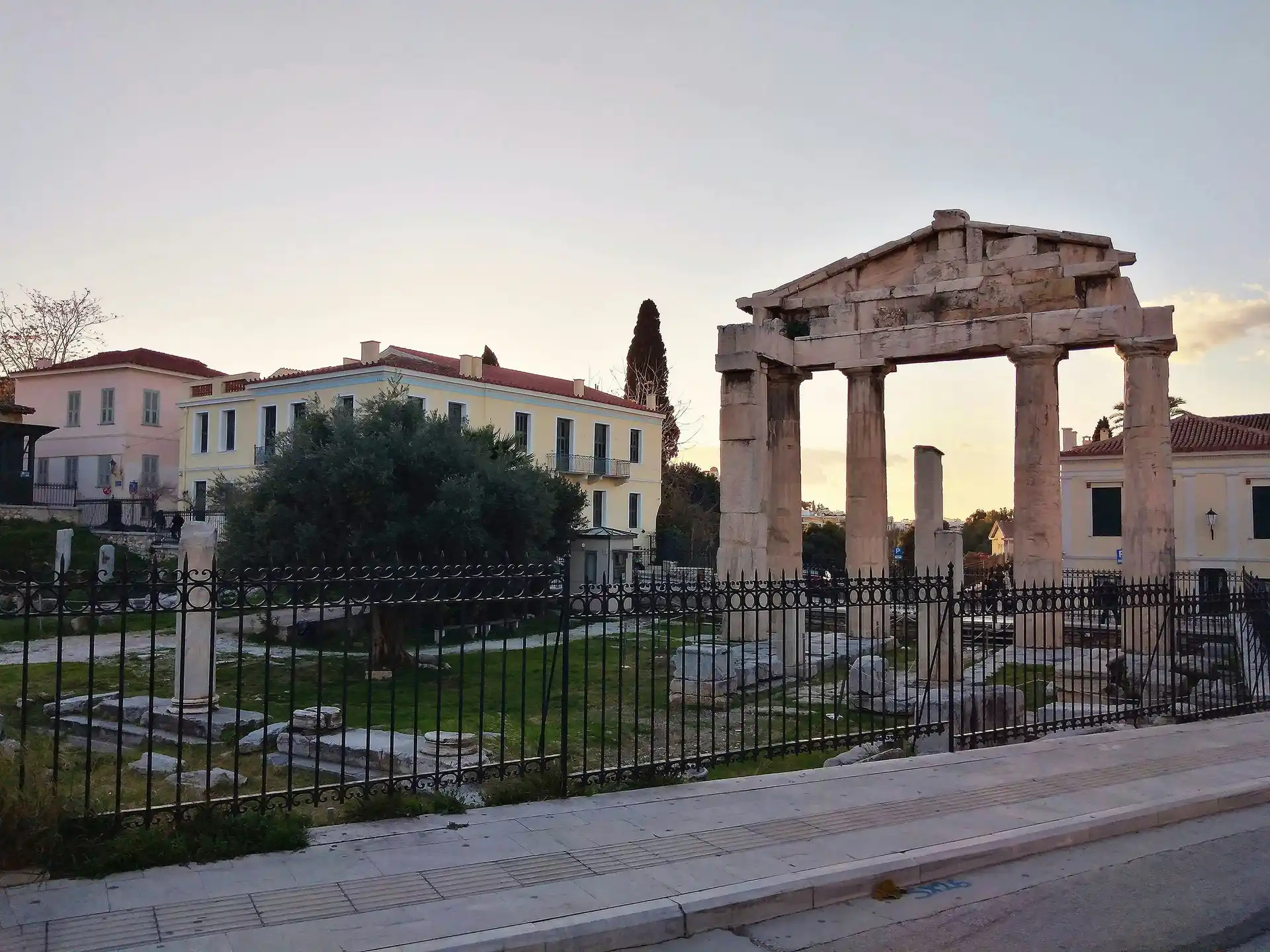 Discovering the secret sights of Athens image 1