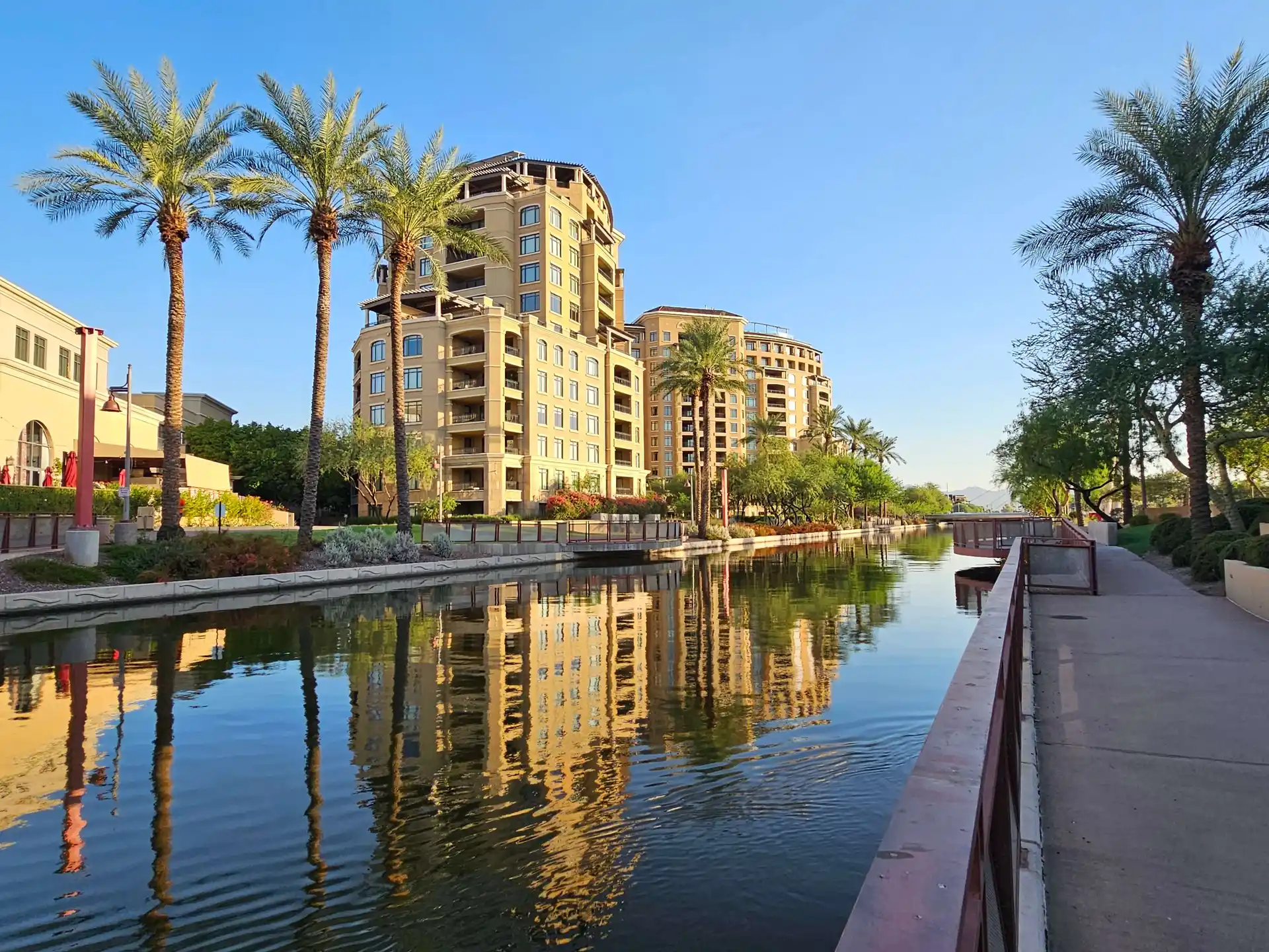 Art of Scottsdale: A Waterfront Romance, imagem 1
