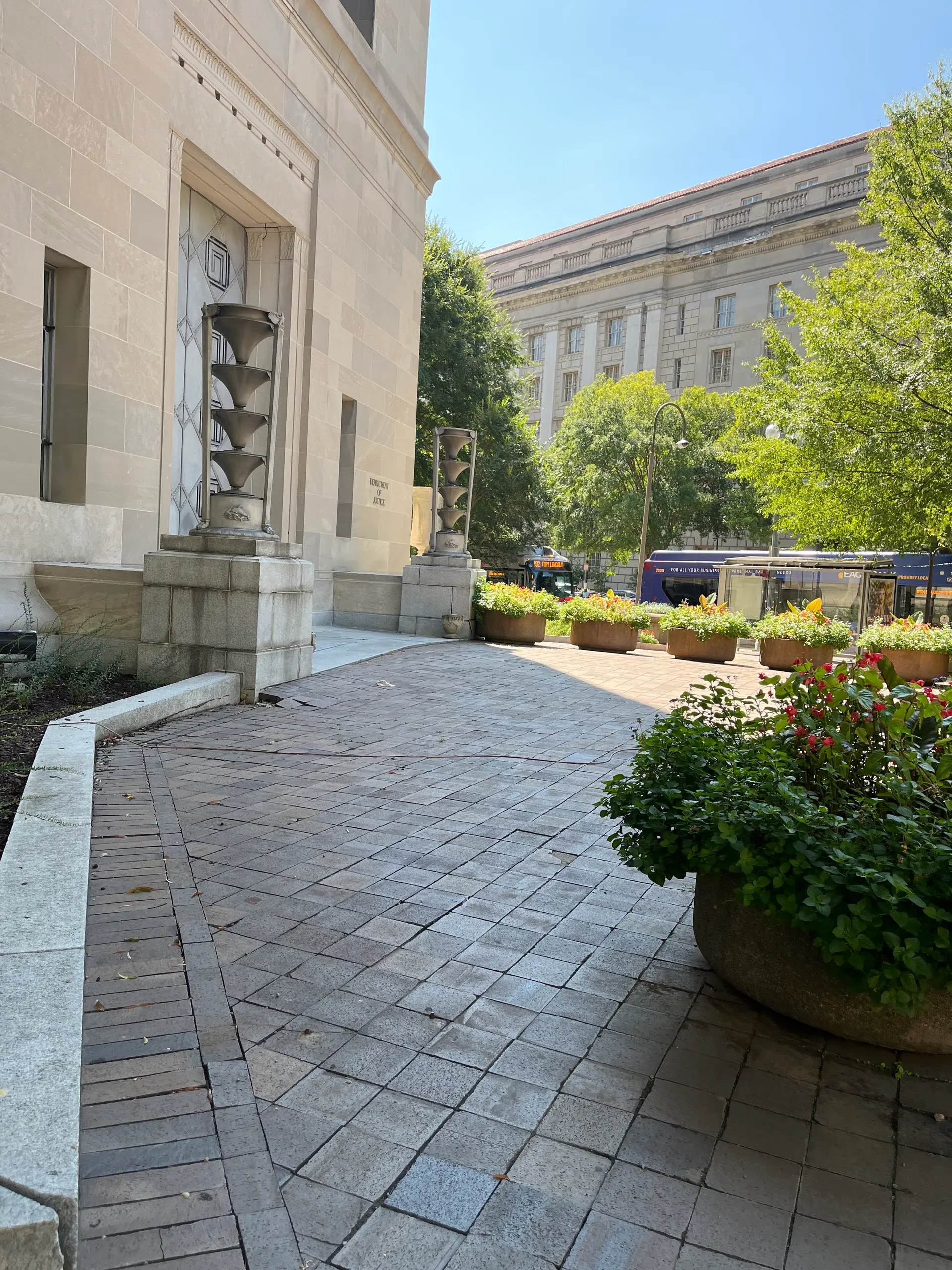 Player photo from Washington D.C: FBI V.S Bank Robbers & Art Thieves walking tour in Washington D.C.