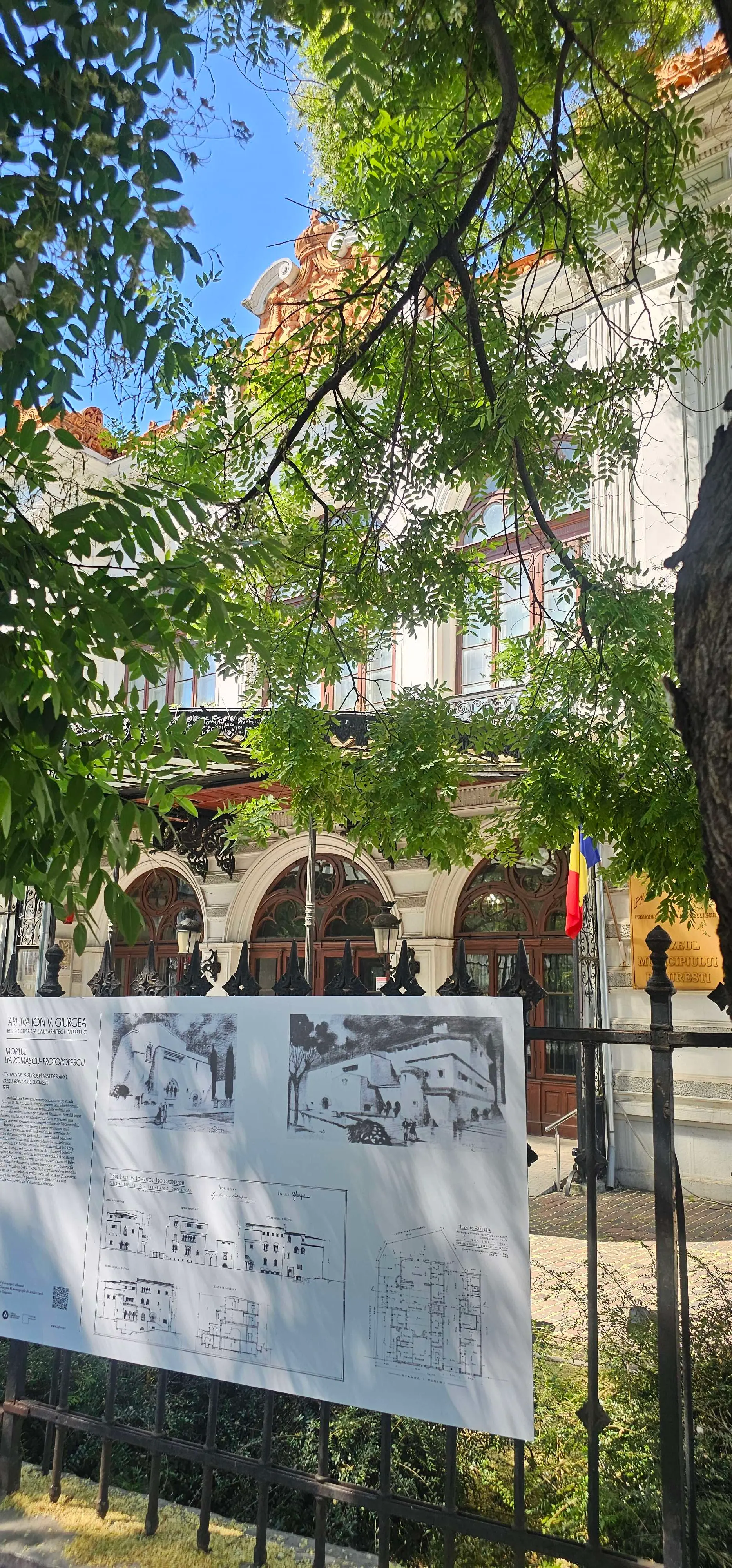Player photo from Bucharest: Un bal regal, o șansă la tron! walking tour in Bucharest