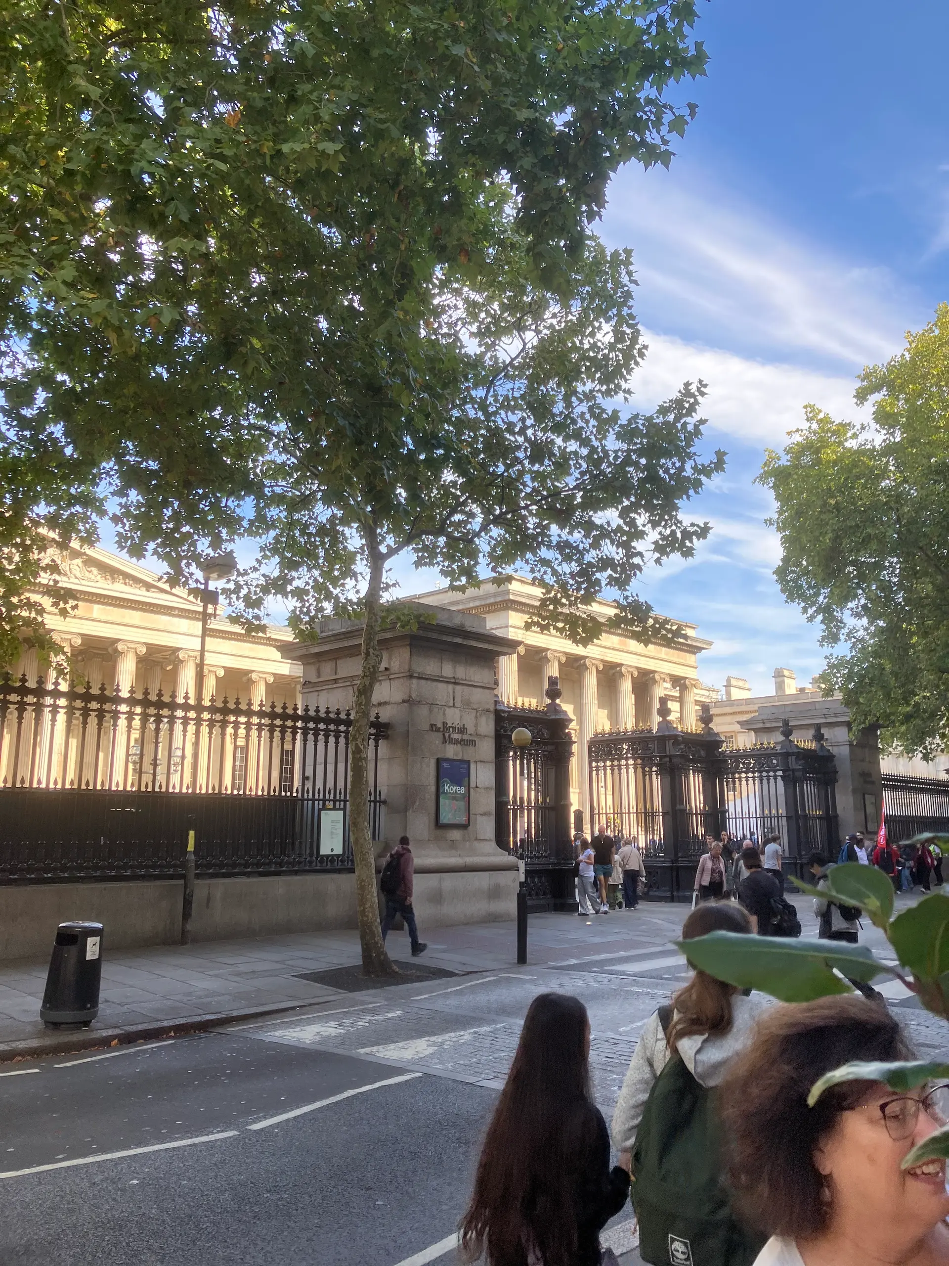 Player photo from Elle Silver & the Merchant Explorer: St Paul's and Temple, London walking tour in London