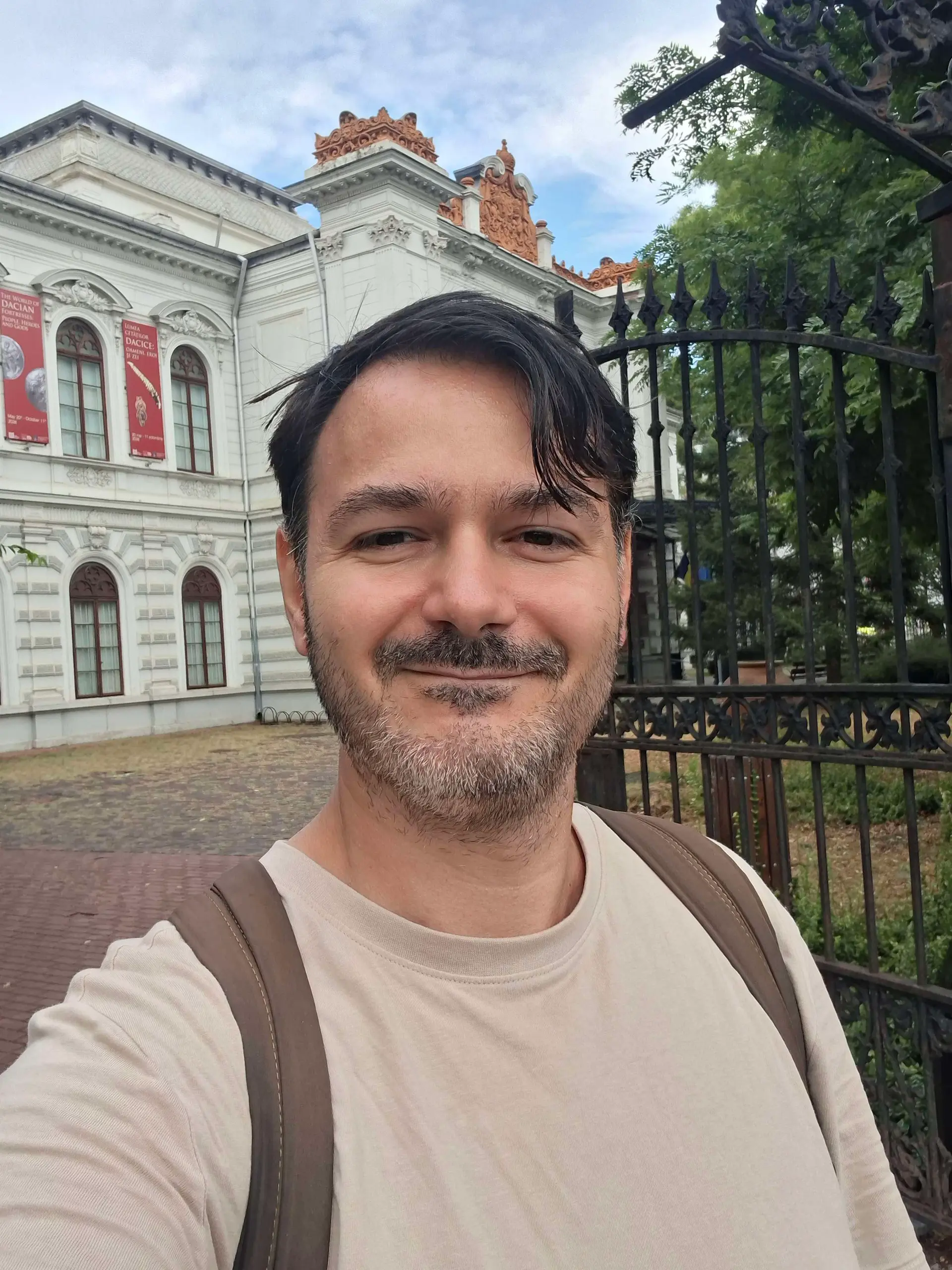 Player photo from Bucureștii și Cutremurele: clădiri afectate în 1940, 1977 și în curând walking tour in Bucharest