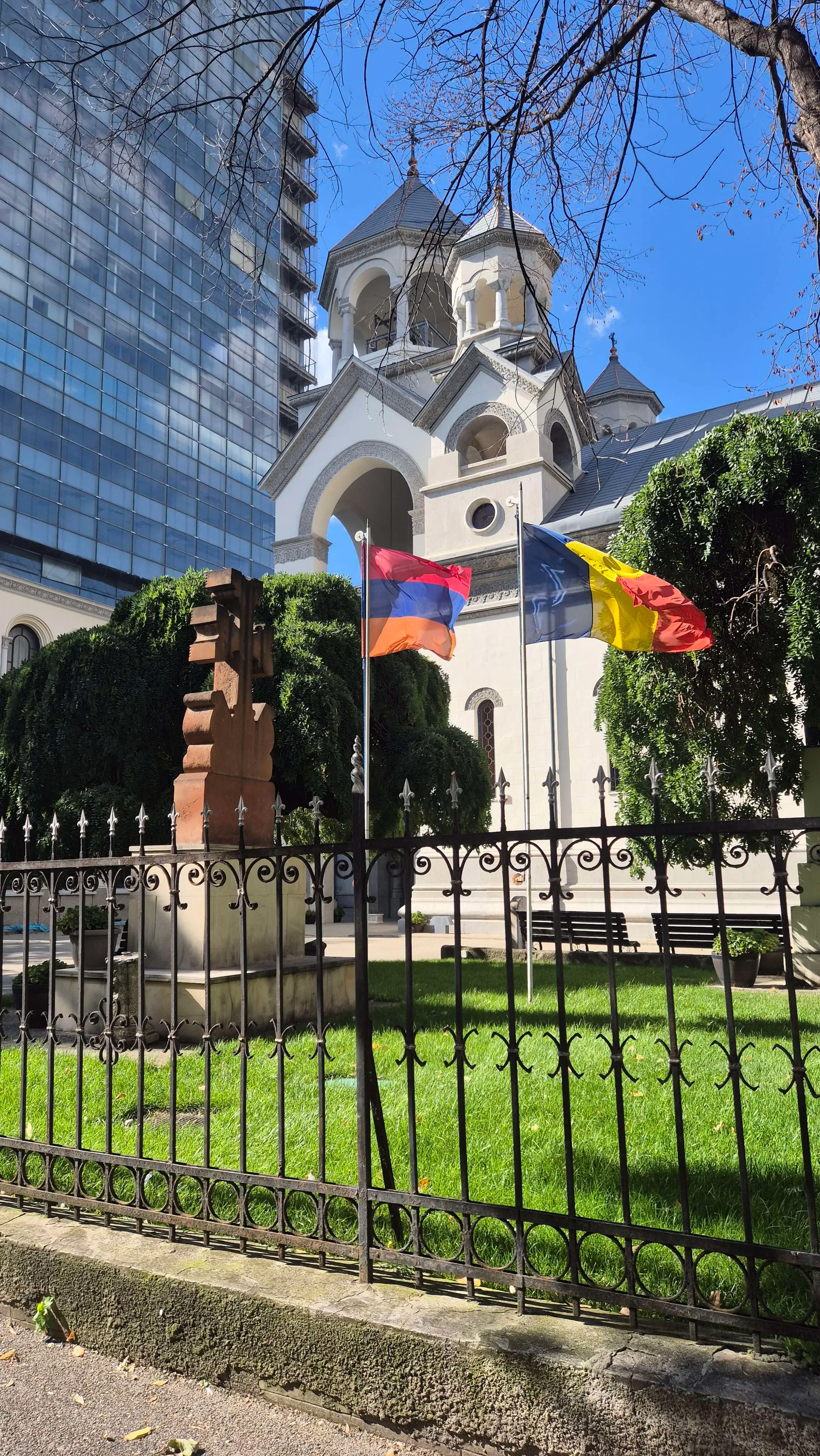 Player photo from La pas prin Cartierul Armenesc walking tour in Bucharest
