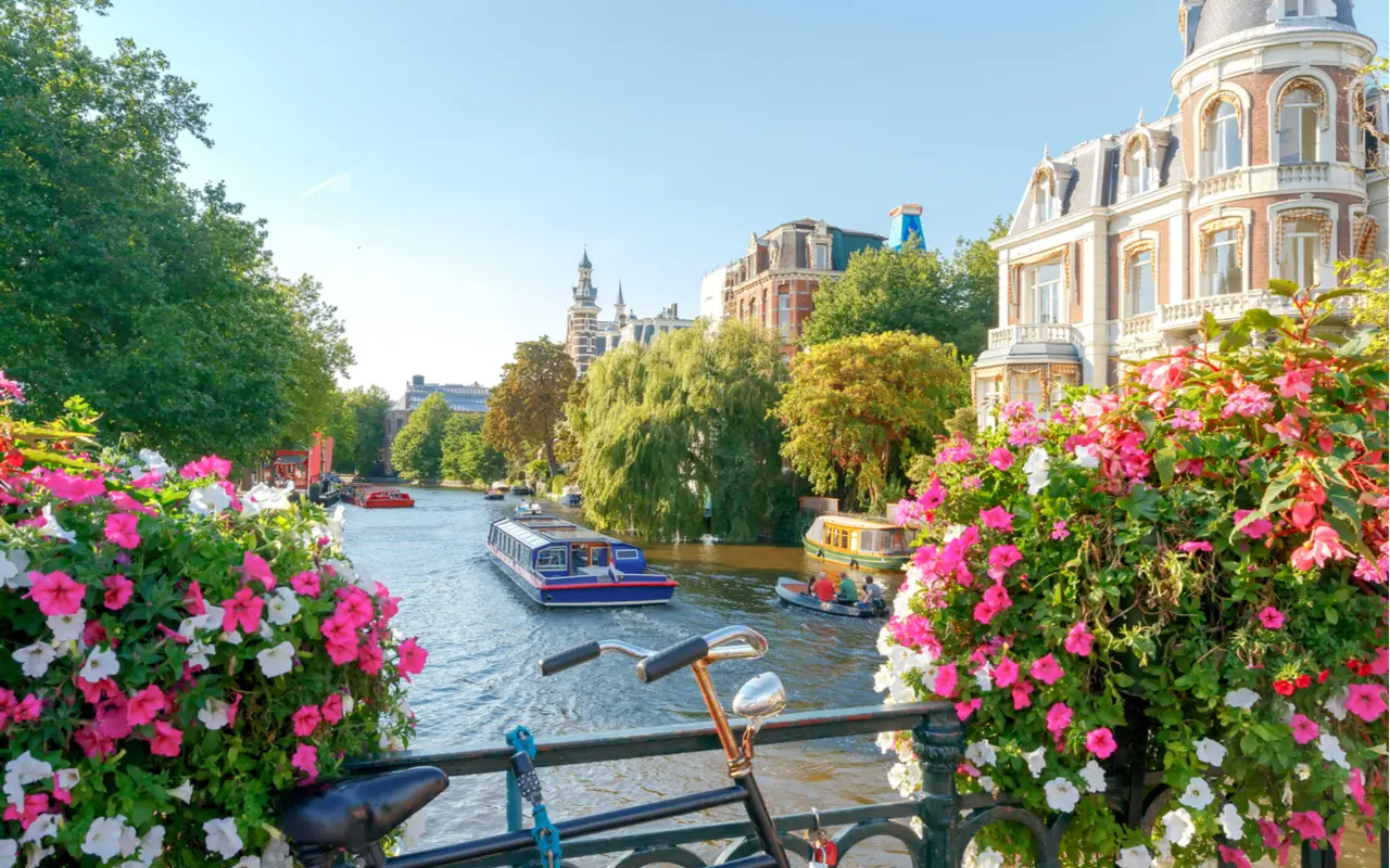 Canals of Amsterdam: Wonders of The City cover