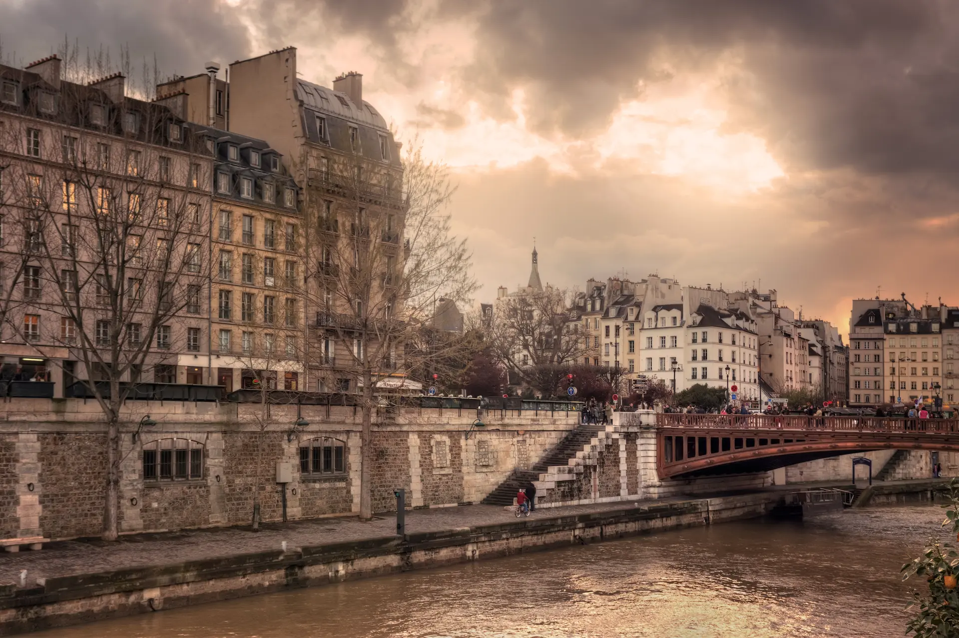 Historical Paris: Occupation & Liberation Story